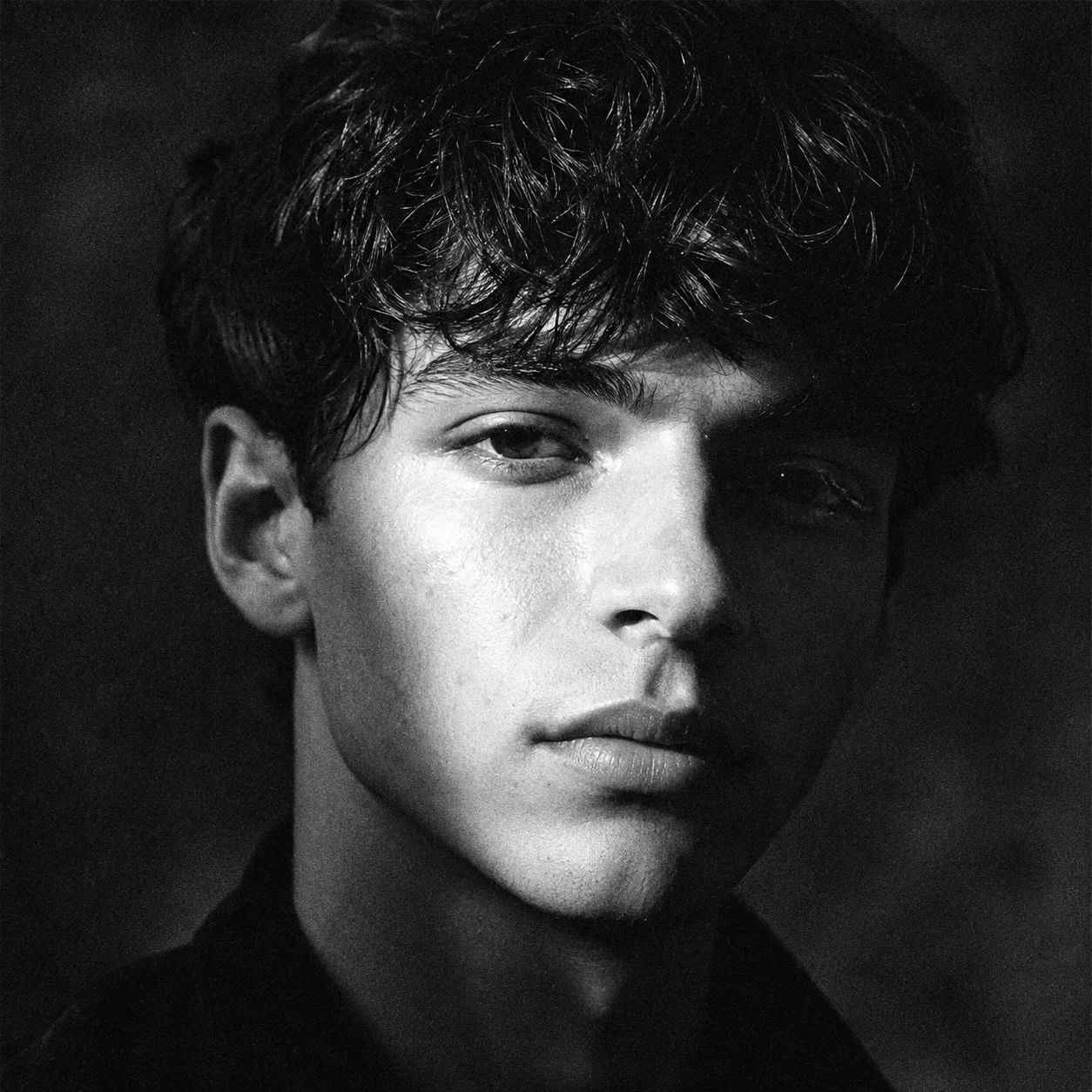 High-contrast black and white pfp portrait with grainy film texture for a classic, moody Discord & Instagram profile picture