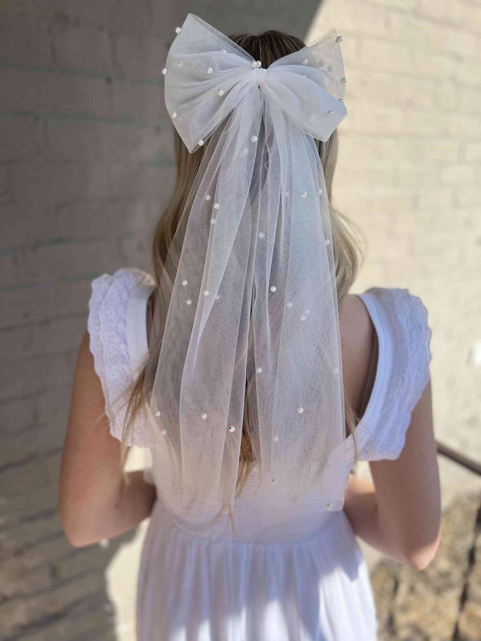Vintage dark coquette girl pfp with pearl veil styling for elegant Instagram and TikTok avatars