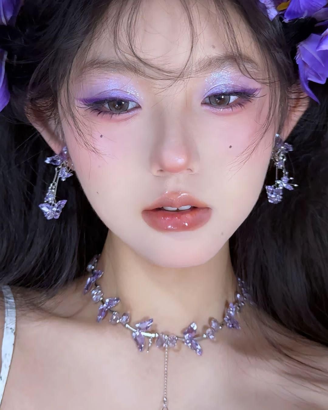 Moonlit lilac girl pfp with glitter eyes for dreamy Discord and Instagram profile styling