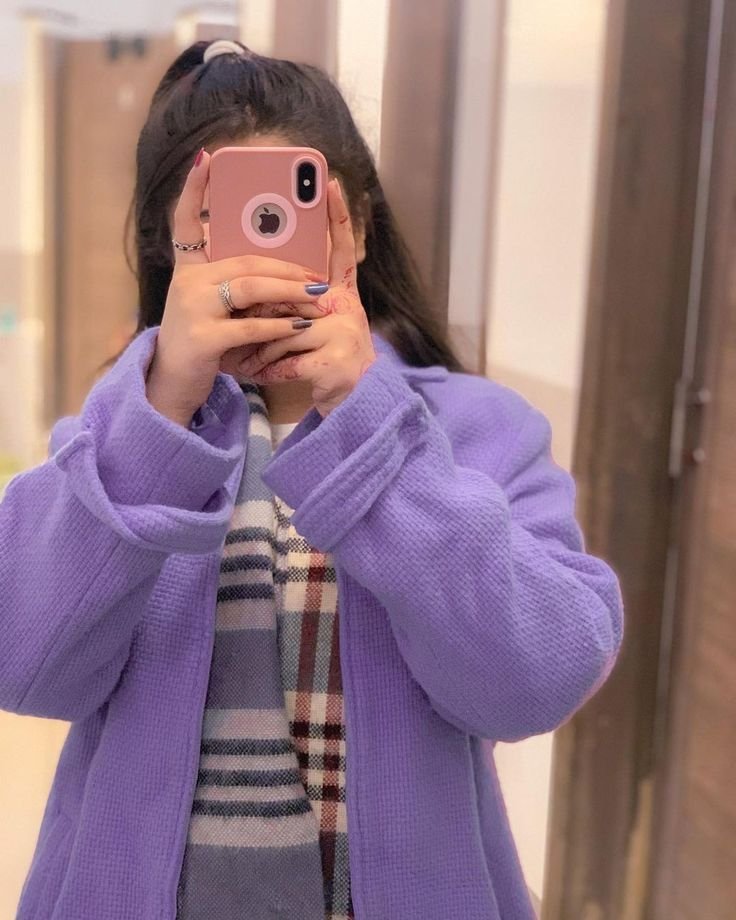 Pastel purple girl profile picture with mirror styling for chic Instagram and TikTok use