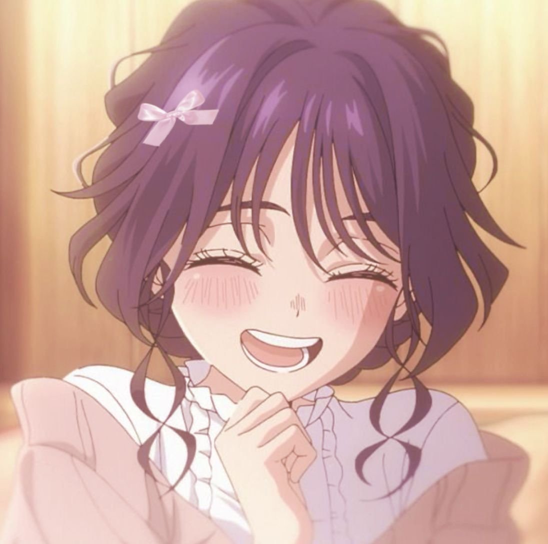 Soft lilac purple pfp with warm smile and clean background for Instagram and Discord profiles