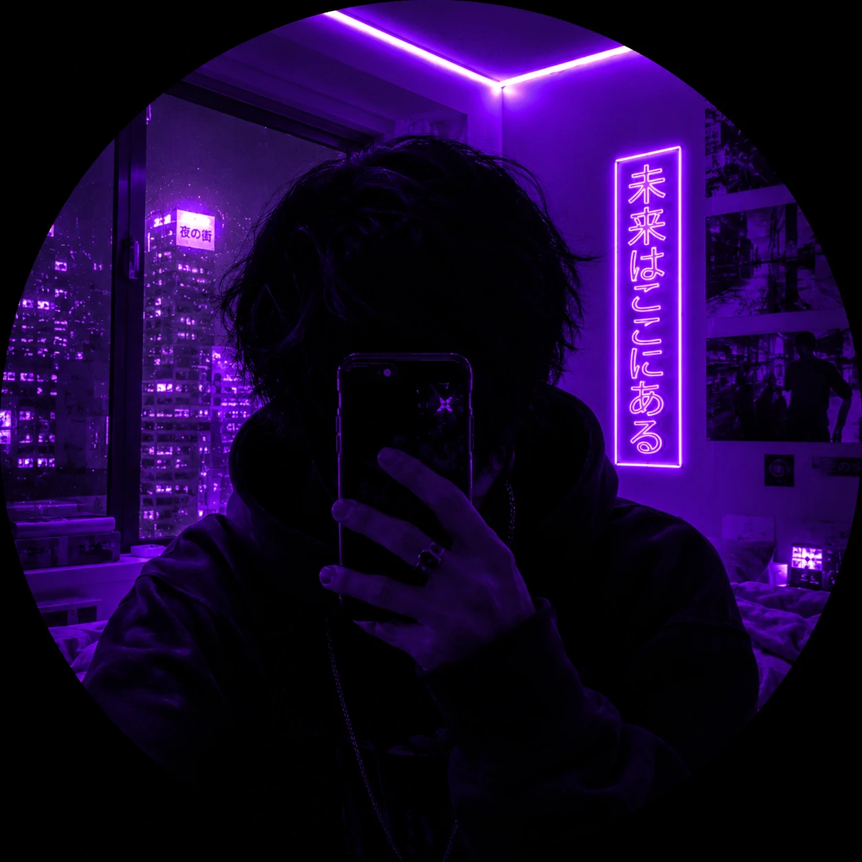 Faceless portrait in purple neon light for a purple unknown pfp.